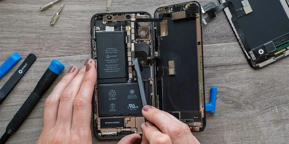 „iFixit Spudger“ įrankis išmaniųjų telefonų ir planšetinių kompiuterių dėklams atidaryti – 3 vnt. pakuotėje