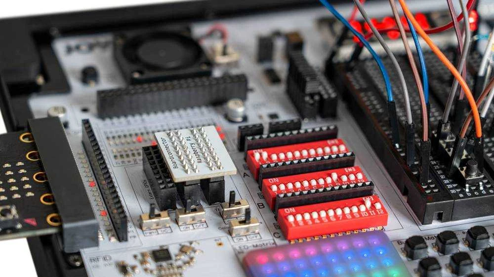 Joy-Pi Advanced – edukacinis rinkinys elektronikos ir programavimo mokymuisi – Joy-IT