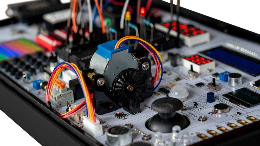 Joy-Pi Advanced – edukacinis rinkinys elektronikos ir programavimo mokymuisi – Joy-IT