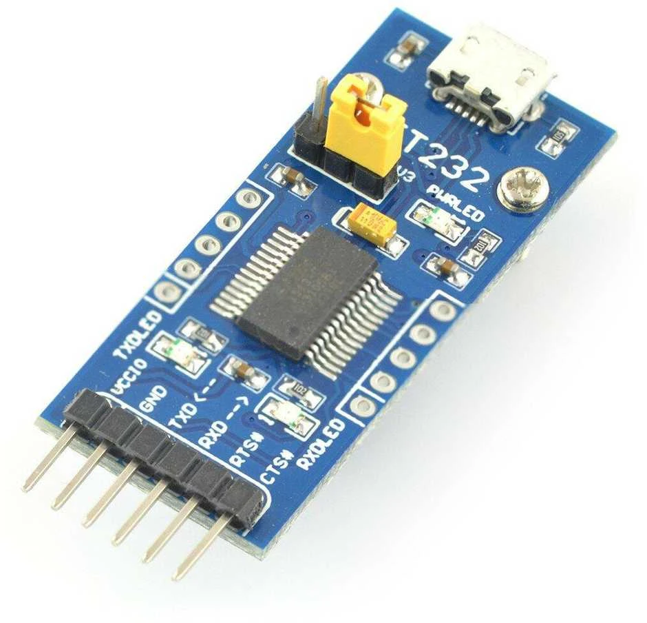 FTDI USB-UART keitiklis su geltonu trumpikliu
