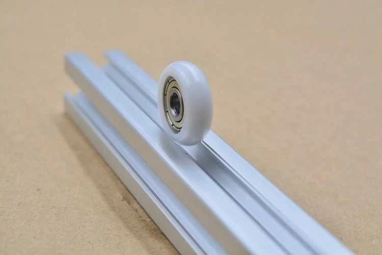 Oem Kreipiantis ratas 5x21.5x7mm - ašis 5mm - nailoniniai - guoliai - 3D spausdintuvams ir mašinoms.