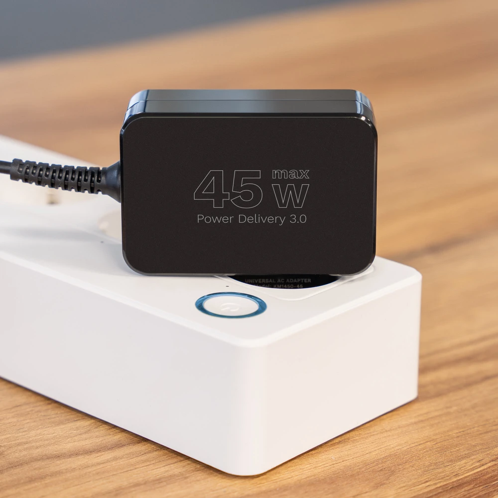 Kruger & Matz Maitinimo šaltinis KrugerMatz 45W universalus maitinimo šaltinis su „Power Delivery“ funkcija, 7 antgaliai