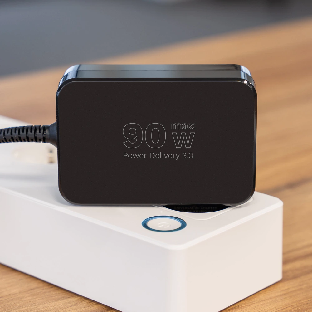 Kruger & Matz Maitinimo šaltinis KrugerMatz 90W universalus maitinimo šaltinis su „Power Delivery“ funkcija, 7 antgaliai
