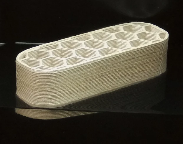 LAYWOODmeta5 plastiko 3D spaudinio pavyzdys