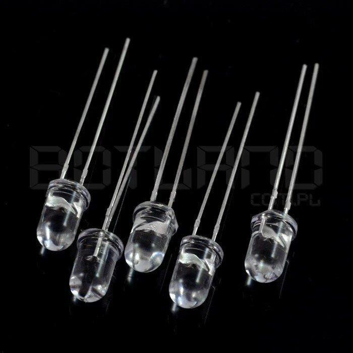 Penki skaidrūs 5mm mirksintys LED diodai