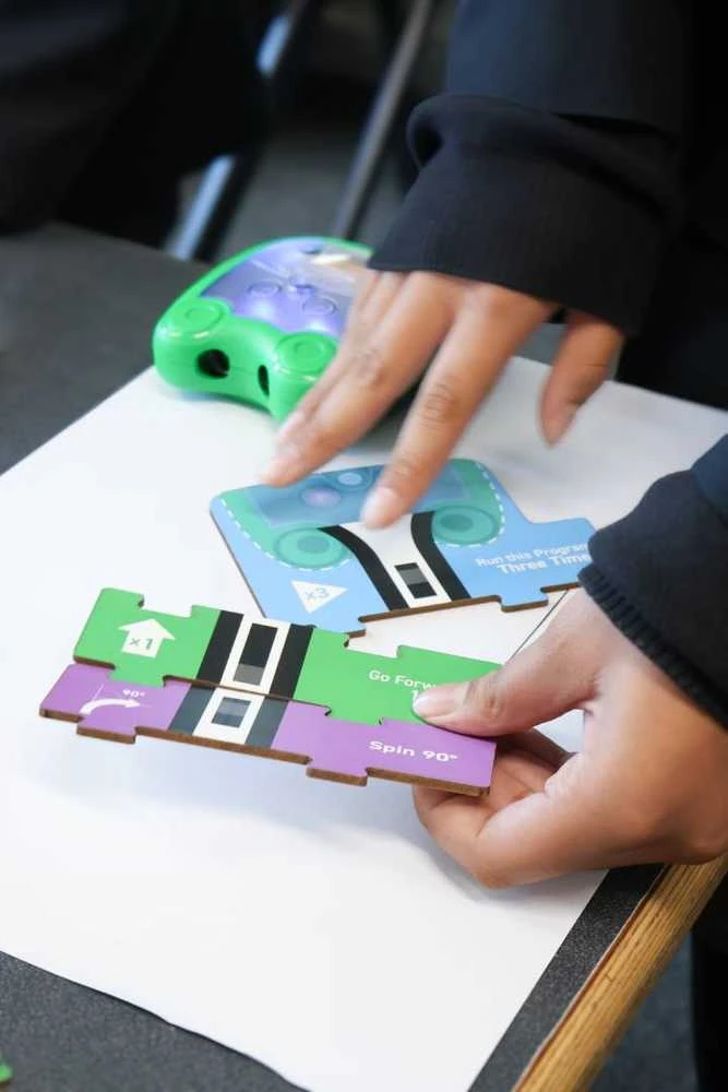 Lesson in a Box – edukacinis bekontakčio programavimo rinkinys, skirtas pelės robotui Mai-Z – Kitronik 56137