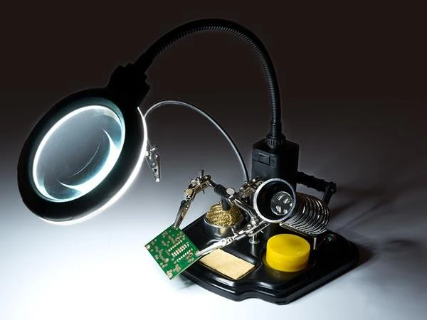 Blow Oem Litavimo Laikiklis su LED Lempa ir Lupa ZD-10Y