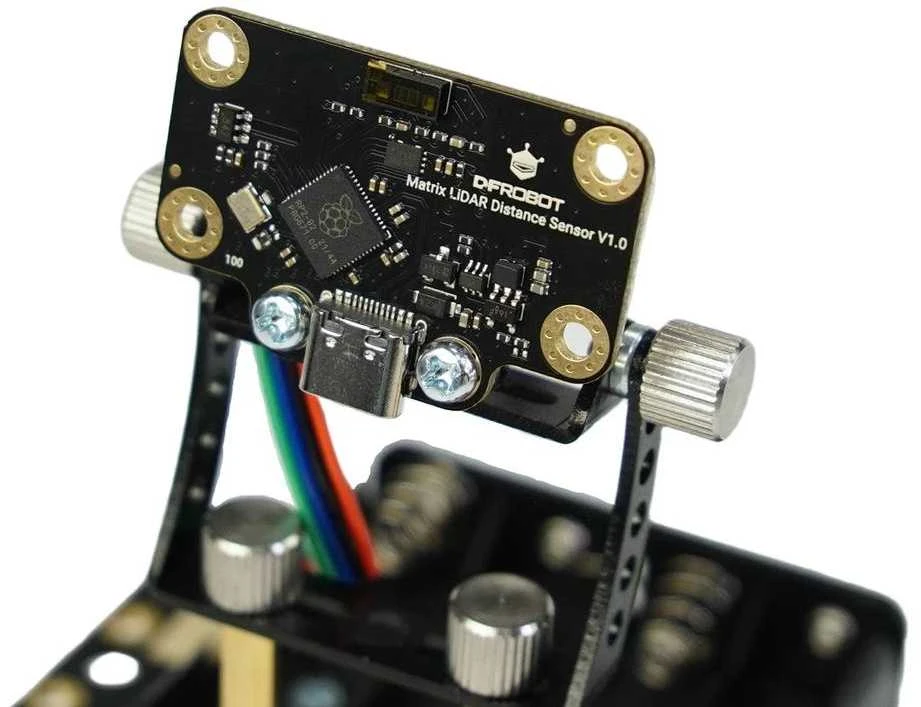 Maqueen Plus V3 – pažangus STEM edukacinis robotas su matriciniu lazeriniu navigacijos įrankiu, skirtas micro:bit – DFRobot MBT0050-AA
