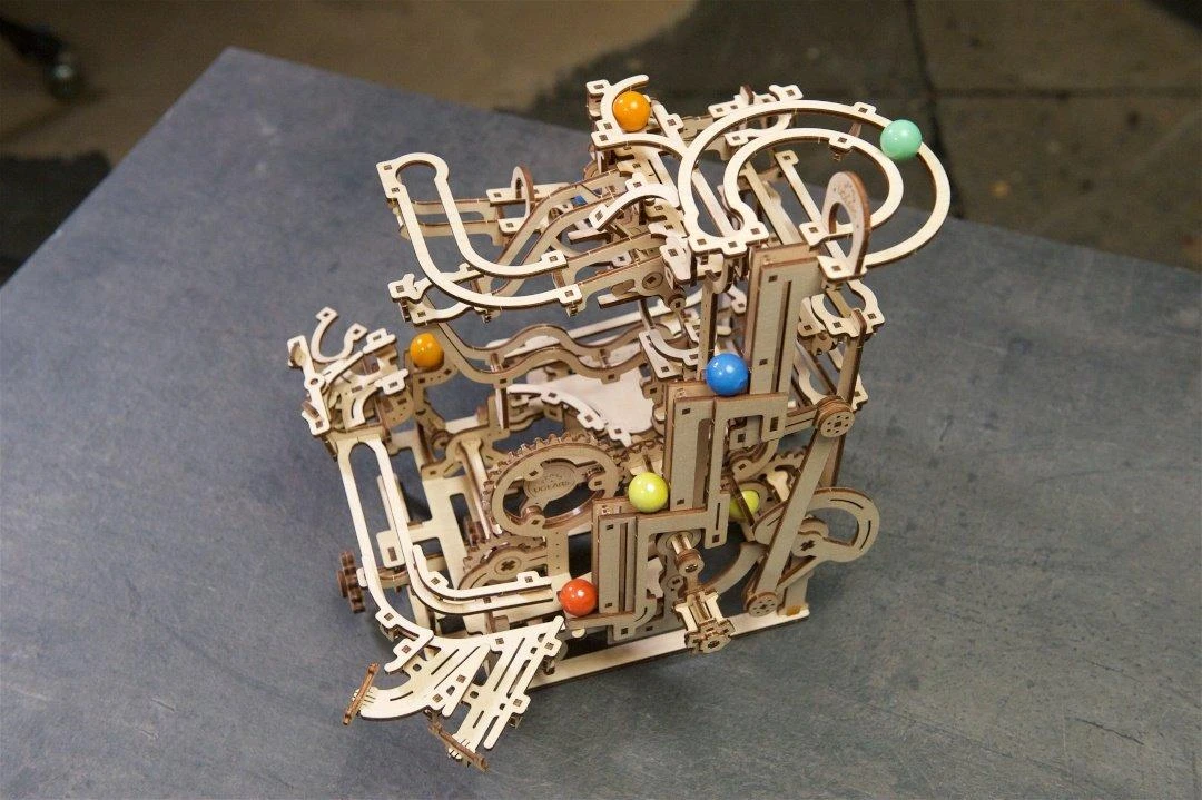 Marble Run – lygių keltuvas – mechaninis sulankstomas modelis – fanera – 315 elementų – Ugearsmodels
