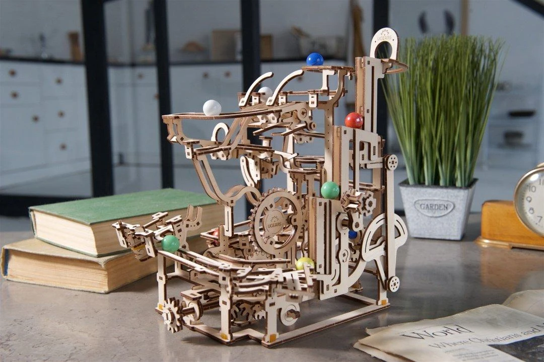 Marble Run – lygių keltuvas – mechaninis sulankstomas modelis – fanera – 315 elementų – Ugearsmodels