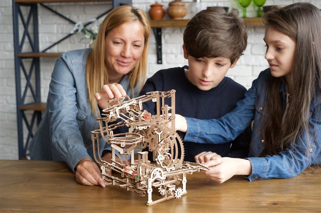 Marble Run – pakopinis keltuvas – mechaninis sulankstomas modelis – fanera – 355 elementai – Ugearsmodels