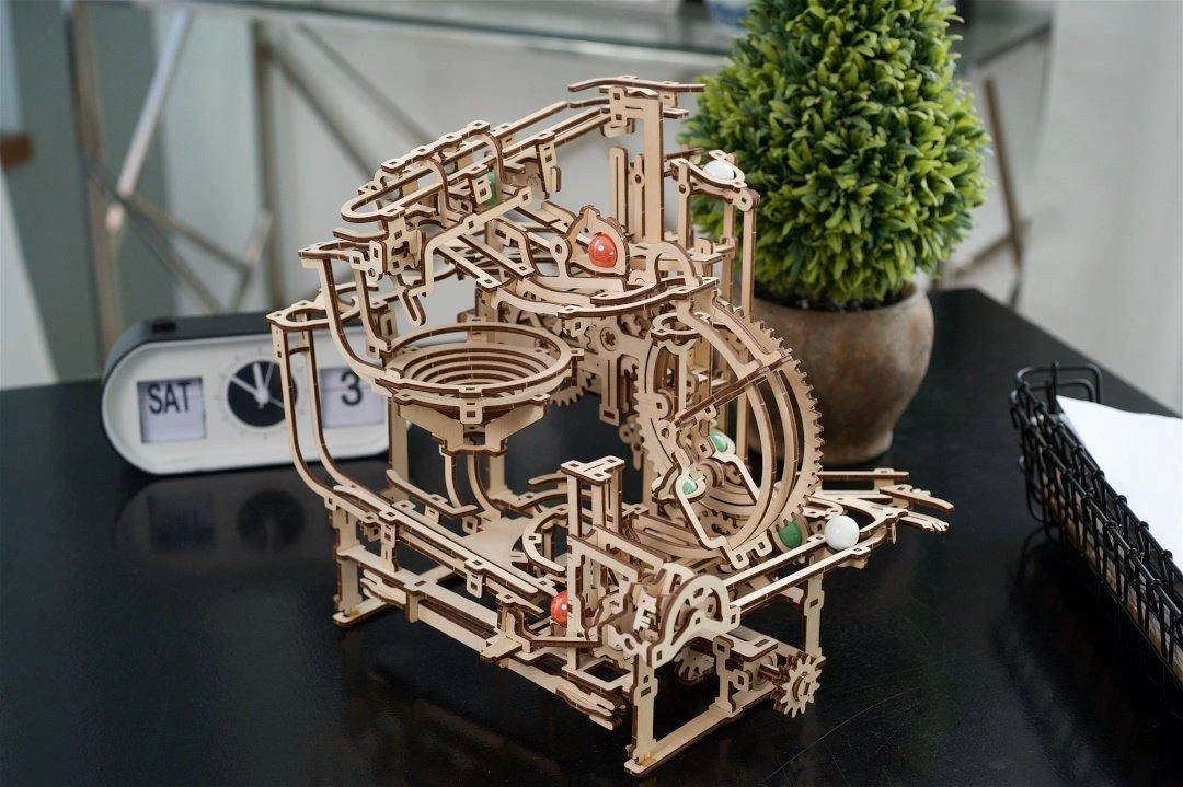 Marble Run – pakopinis keltuvas – mechaninis sulankstomas modelis – fanera – 355 elementai – Ugearsmodels