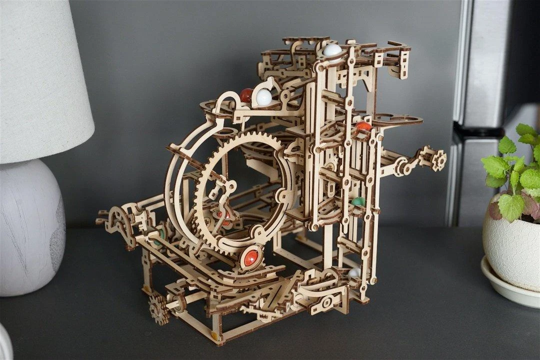Marble Run – pakopinis keltuvas – mechaninis sulankstomas modelis – fanera – 355 elementai – Ugearsmodels