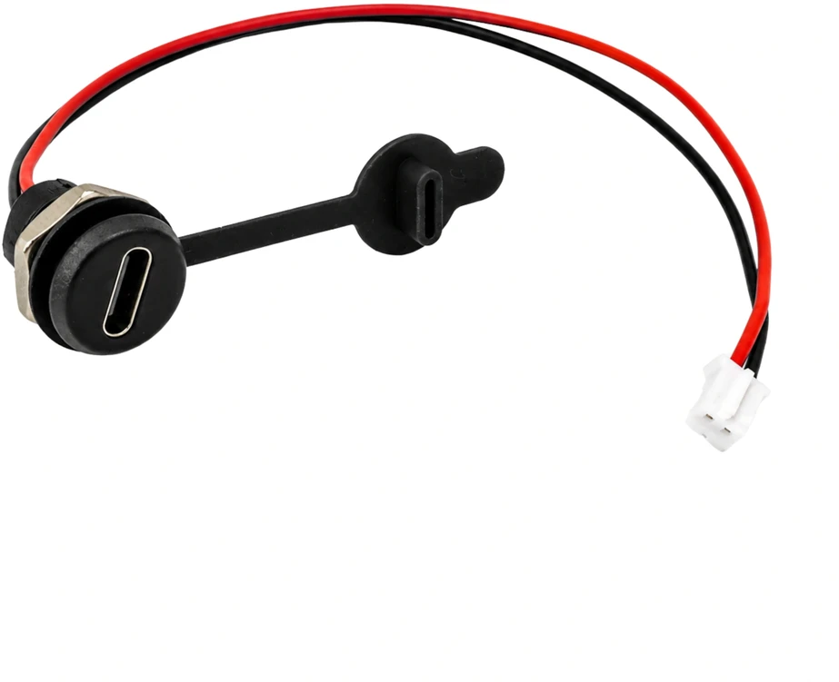 USB-C lizdas su laidais ir apsauginiu dangteliu
