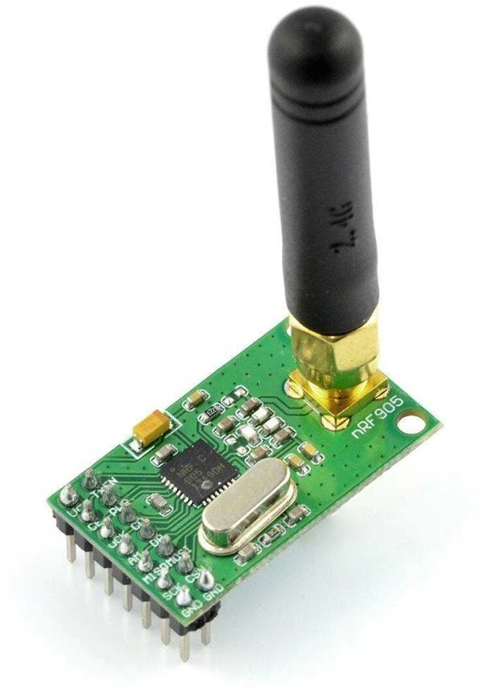 nRF905 radijo modulis su prijungta antena