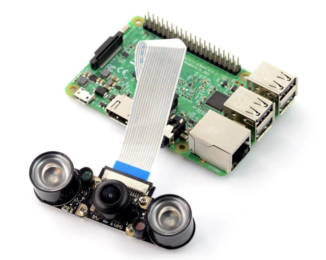 Raspberry Pi kamera su infraraudonųjų spindulių apšvietimu
