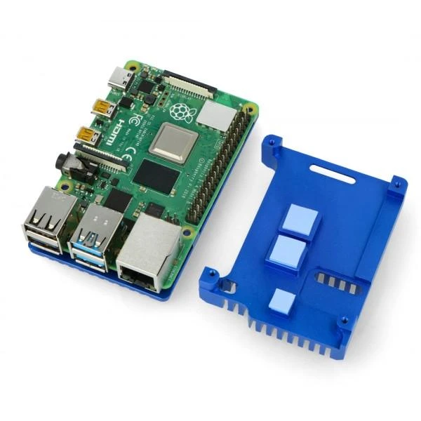 Raspberry Pi 4B su mėlynu aušinamuoju korpusu