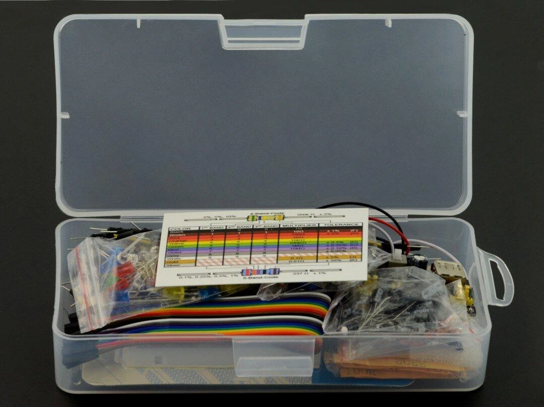 Elektronikos komponentų rinkinys permatomoje dėžutėje
