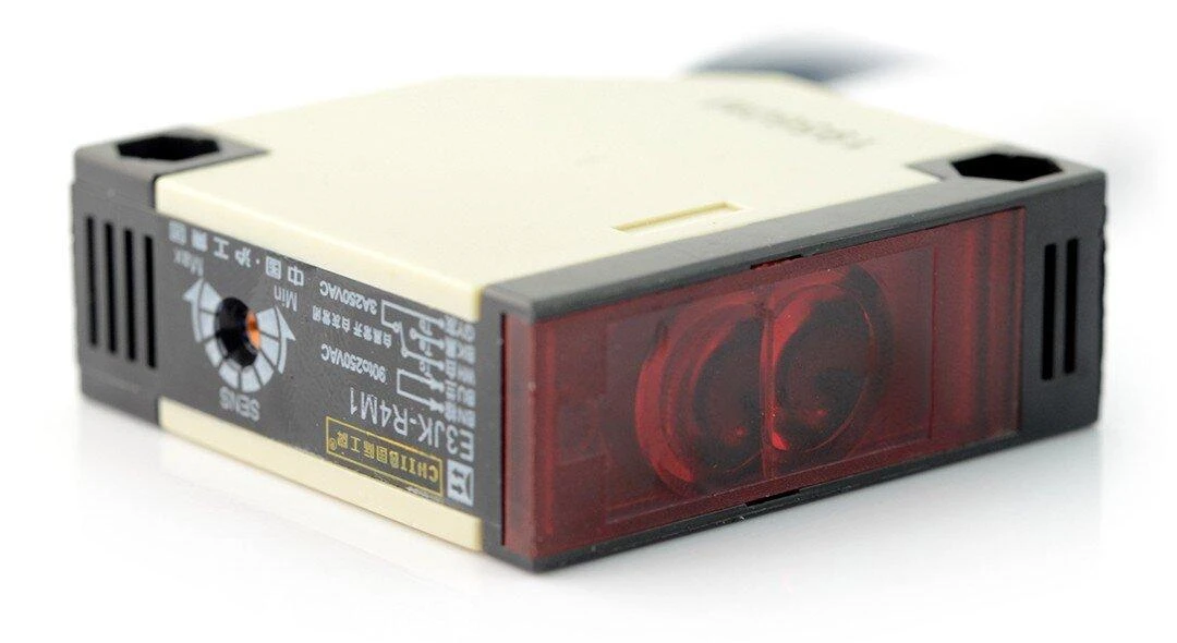 Fotoelektrinis jutiklis E3JK-R4M1 su jautrumo reguliatoriumi