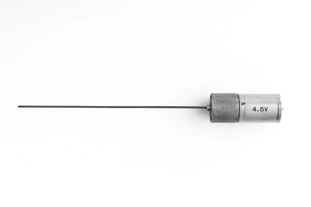 370 DC variklis su ilga ašimi 4.5V