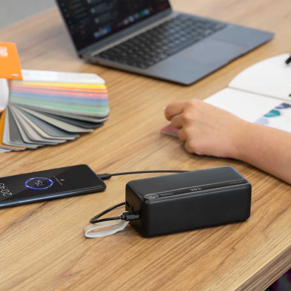 POWER BANK Kruger & Matz 40000 mAh ličio jonų su QC ir PD funkcijomis
