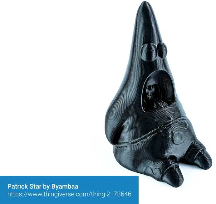 3D atspausdintas juodas Patrikas iš FLEX 95A plastiko