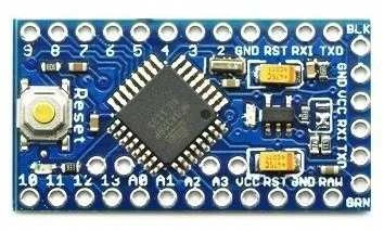 Pro Mini 328P mikrokontrolerio modulis iš viršaus