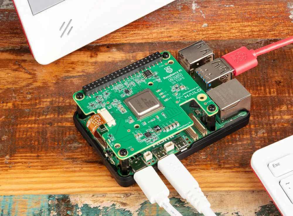 Raspberry Pi AI HAT+ jungtys ir montavimas