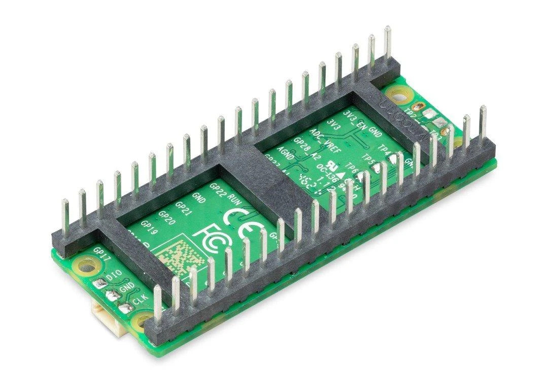 Raspberry Pi Pico H su prilituotais kaiščiais