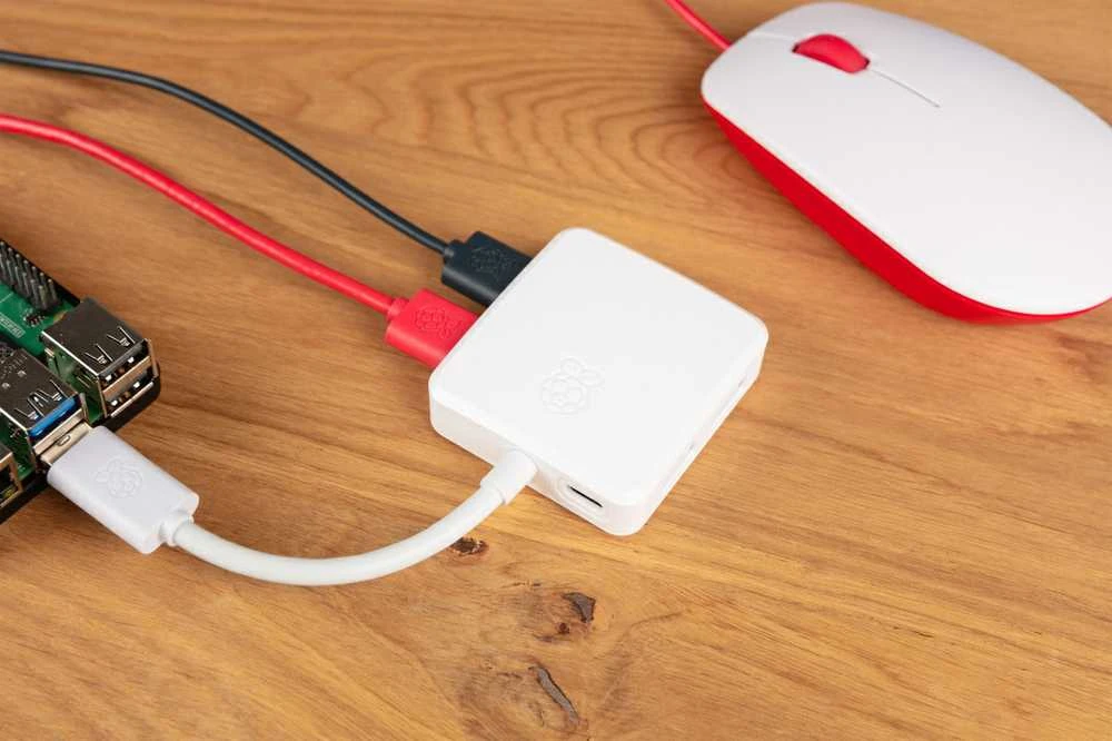 Raspberry Pi USB šakotuvas su laidais