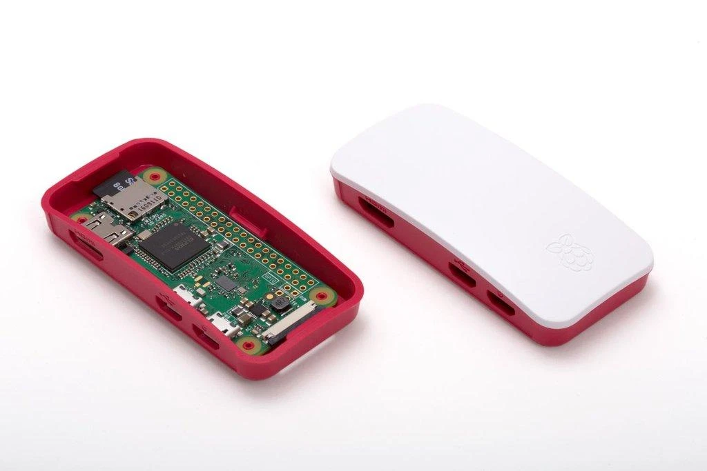 Raspberry Pi Zero dėžutė su atidarytu dangteliu