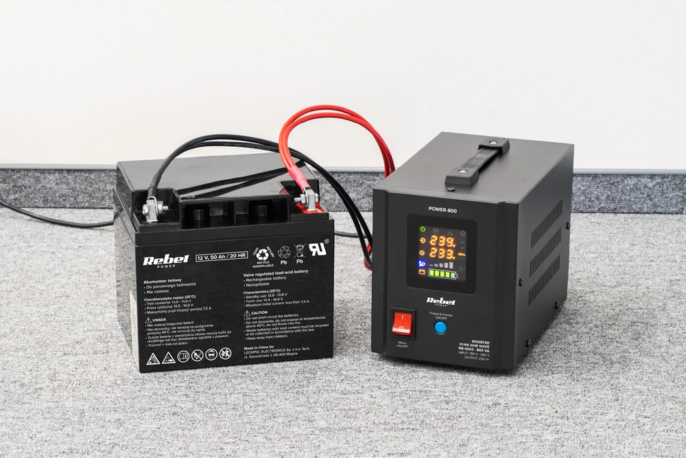 Rebel POWER-800 avarinis maitinimo šaltinis – gryno sinusoidės keitiklis su įkrovimo funkcija 12 V 230 V 800 VA / 500 W