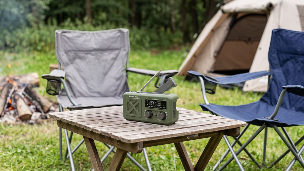 Kruger & Matz Saulės energija varomas radijas, nešiojamas SOS avarinis radijas, 2000 mAh išorinė baterija, žibintuvėlis, dinamo, KrugerMatz