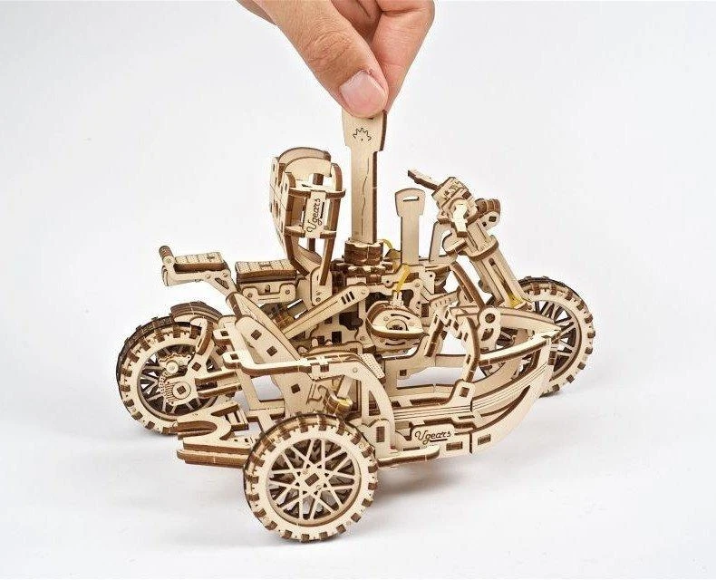 Scrambler UGR-10 su šonine vežimėliu - mechaninis sulankstomas modelis - lukštas - 380 elementų - Ugearsmodels 70137