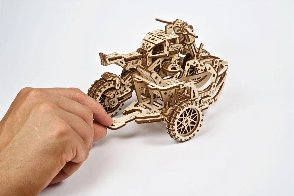 Scrambler UGR-10 su šonine vežimėliu - mechaninis sulankstomas modelis - lukštas - 380 elementų - Ugearsmodels 70137