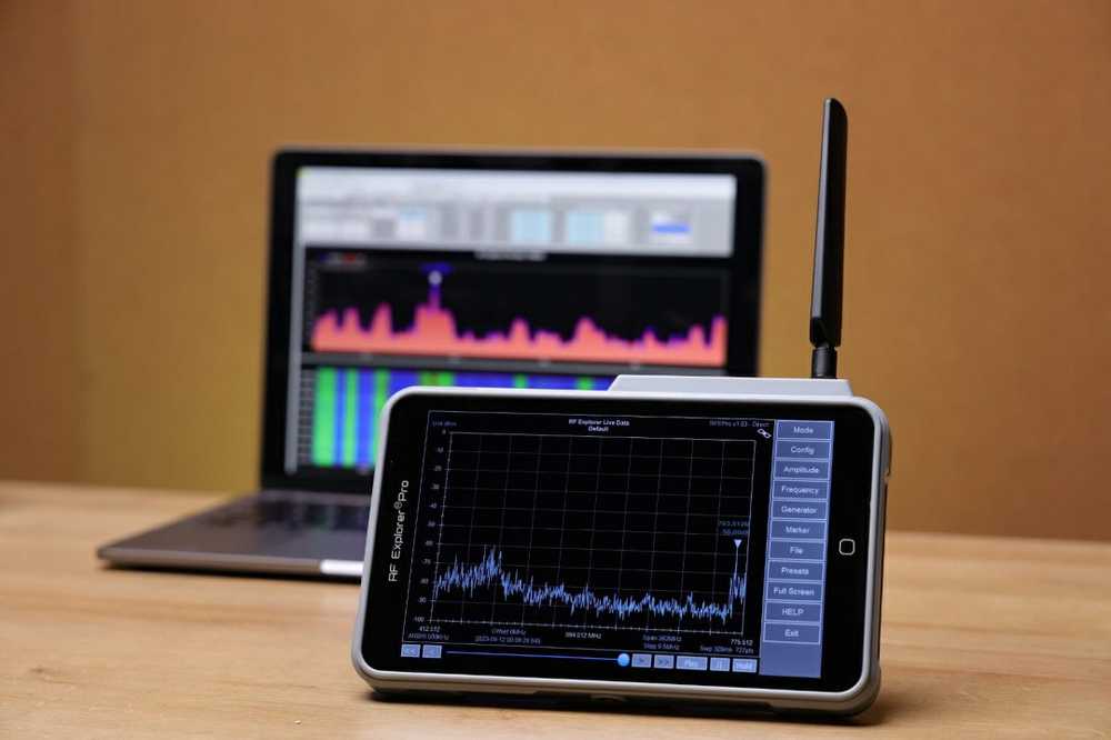 Seeed Studio RF Explorer Pro – RF juostos analizės ir optimizavimo įrankis su galios matuokliu ir GPS antena – Seeedstudio 114993046