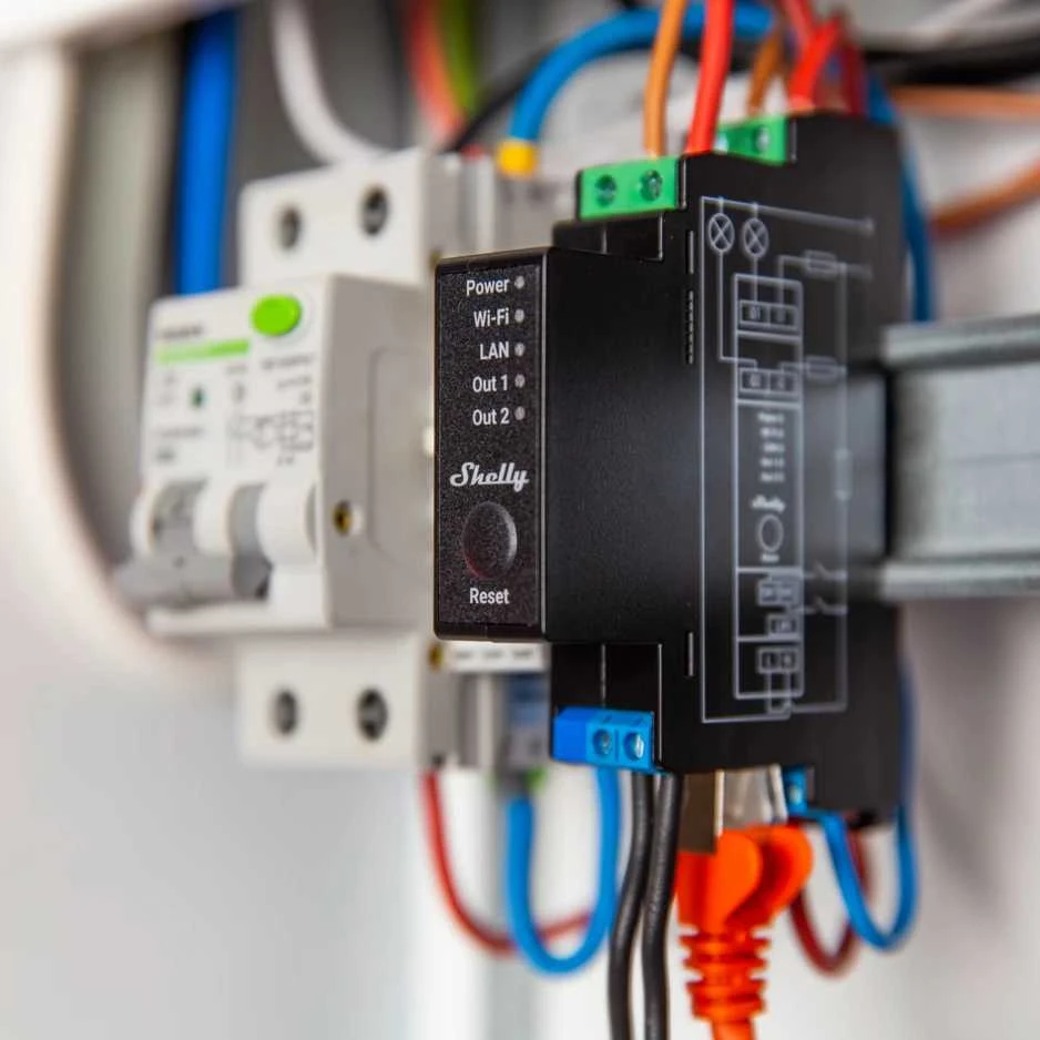 Shelly PRO 2PM išmanioji 2 kanalų relė su elektros sąnaudų matavimu valdoma Wifi LAN Bluetooth montuojama ant DIN bėgelio