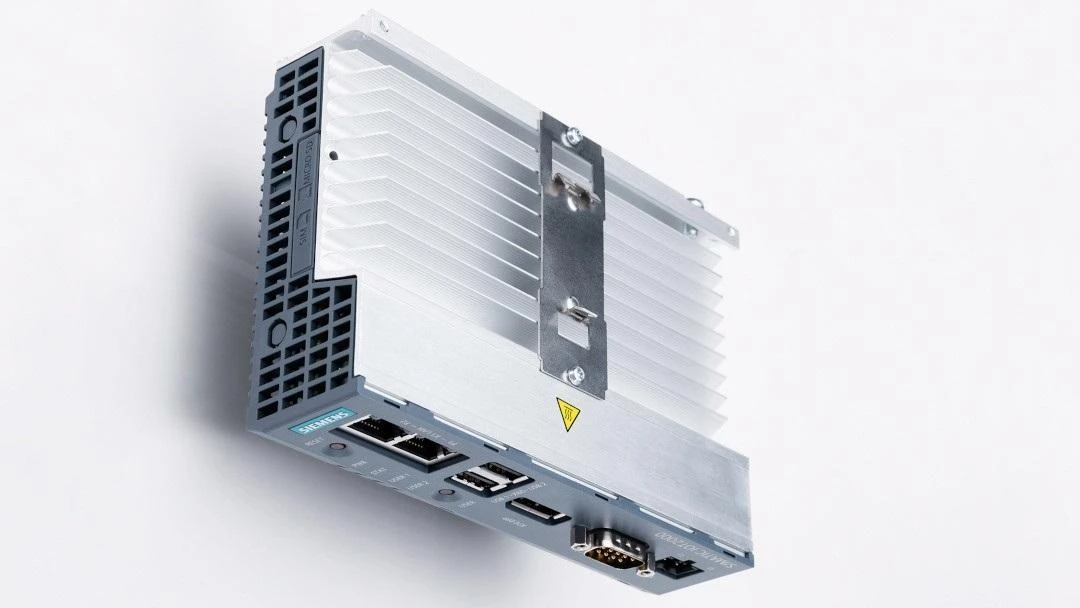 Siemens IOT2050 suprojektuotas prievadų skydelis ir radiatorius
