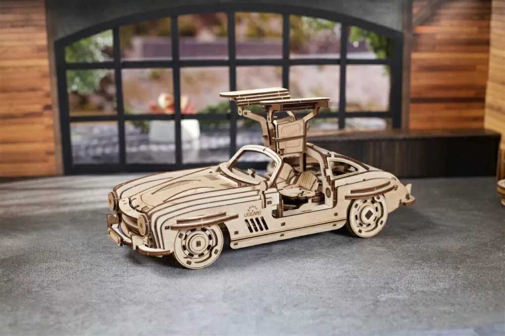 Winged Sports Coupe - mechaninis surinkimo modelis - fanera - 262 elementai - Ugearsmodels