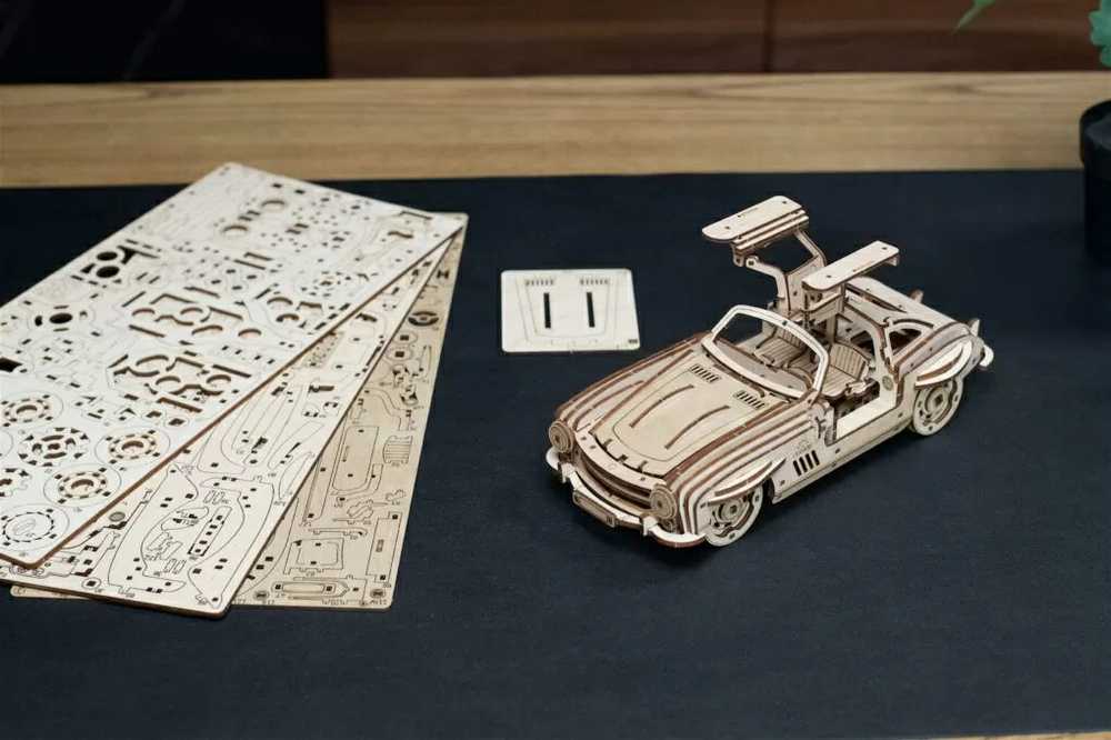 Winged Sports Coupe - mechaninis surinkimo modelis - fanera - 262 elementai - Ugearsmodels