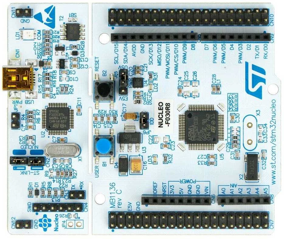 STM32 Nucleo-F030R8 plokštė iš viršaus