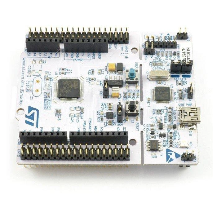 STM32 NUCLEO-F401RE plokštė su komponentais