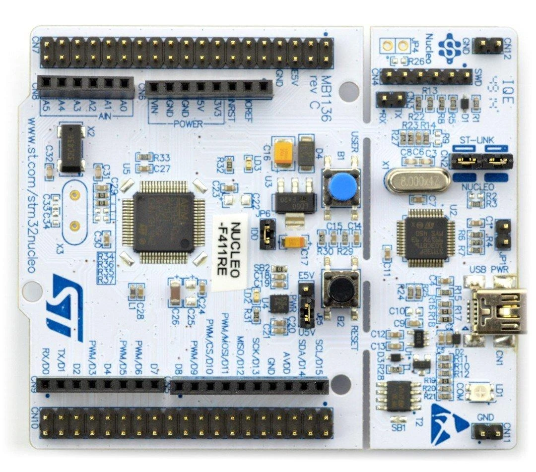 STM32 Nucleo-F411RE plokštė su komponentais