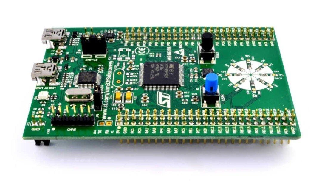 STM32F3 Discovery plokštė su LED ir mygtukais