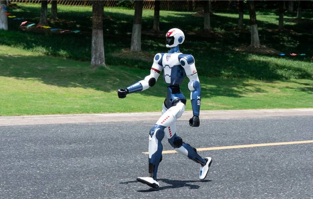 Unitree Robotics Humanoidinis robotas – Unitree R1 Basic – Rational Guardian