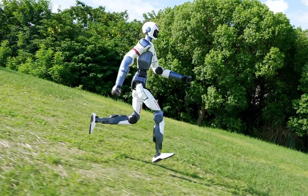 Unitree Robotics Humanoidinis robotas – Unitree R1 Basic – Rational Guardian