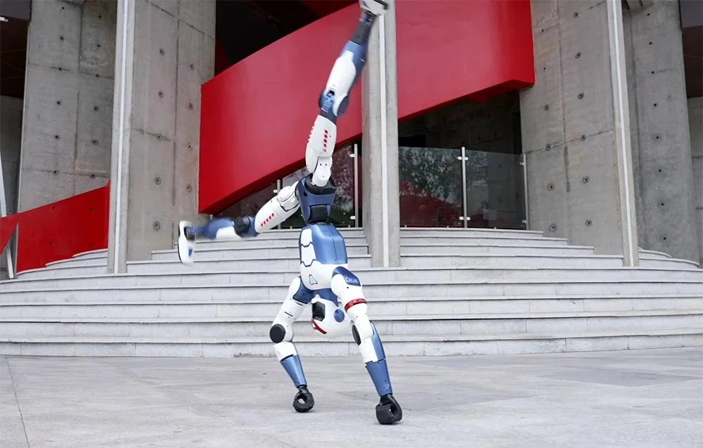 Unitree Robotics Humanoidinis robotas – Unitree R1 Basic – Rational Guardian