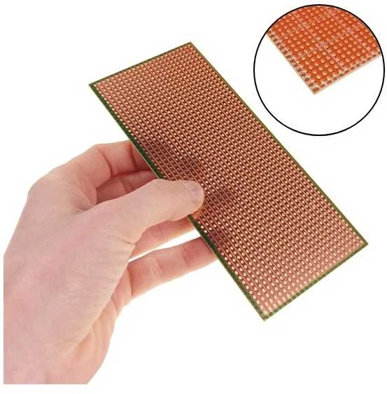 Universali PCB plokštė 50x70mm rankoje
