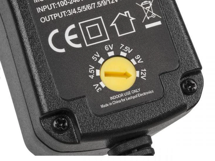 Universalus maitinimo šaltinis 220V 3-12V 1000mA Kemot