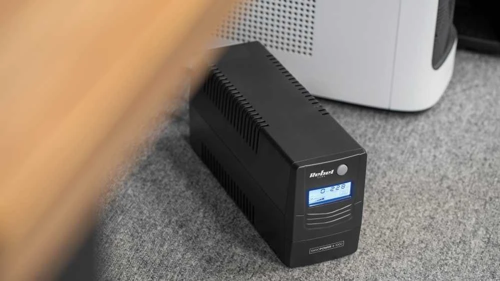 Nepertraukiamo maitinimo šaltinis UPS REBEL modelis Nanopower Plus 1000 atsijungus 1000VA 600W 230V 50Hz LCD USB RJ45